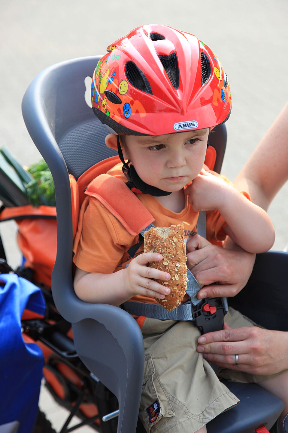 Kindertransport im Kindersitz Kindertransport im Kindersitz