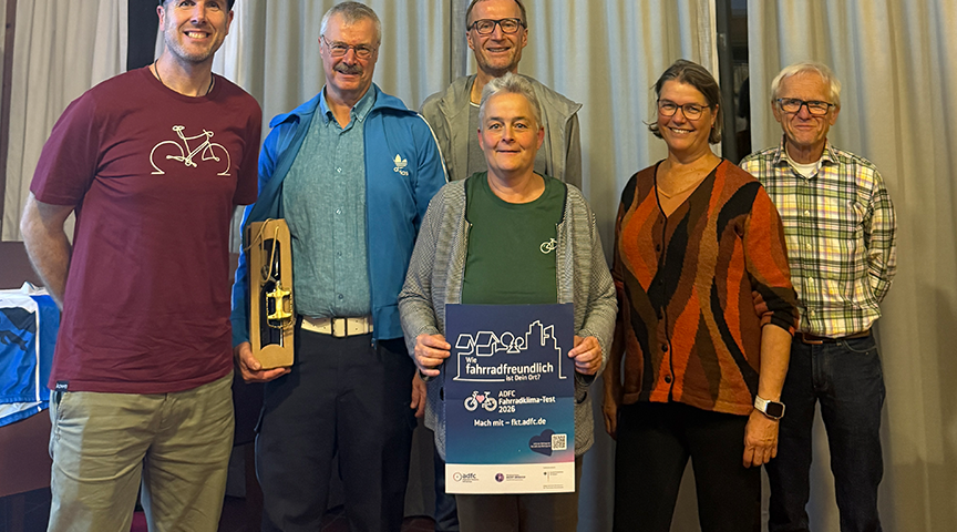 der neue Vorstand 10/2026 des ADFC KV Miesbach v.l.n.r Tim Roll Kassenwart (Ortsgruppe Holzkirchen), Richard Westerberger (Ortsgruppe Tegernsee), Kick van Walbeek 1. Vorsitzende (Ortsgruppe Miesbach), Stefan Oestreich (Ortsgruppe Holzkirchen), Stefanie Wegerhoff und Franz Pazier (Ortsgruppe Miesbach)