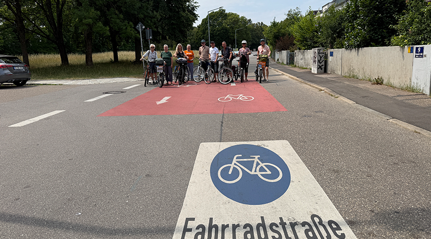 Gruppenfoto auf der Fahrradstraße