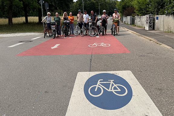 ADFC Fahrt Regensburg Gruppenfoto auf der Fahrradstraße