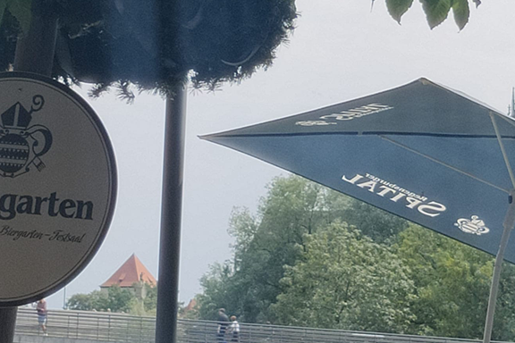ADFC Fahrt regensburg Erfrischung im Spitalgarten