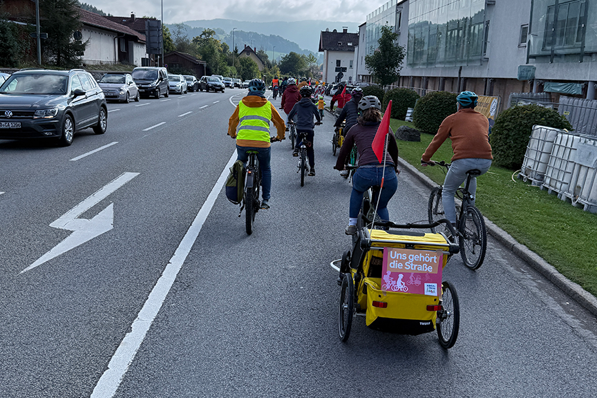 freie Fahrt auf der Bundesstraße - Kidical Mass Miesbach 2025