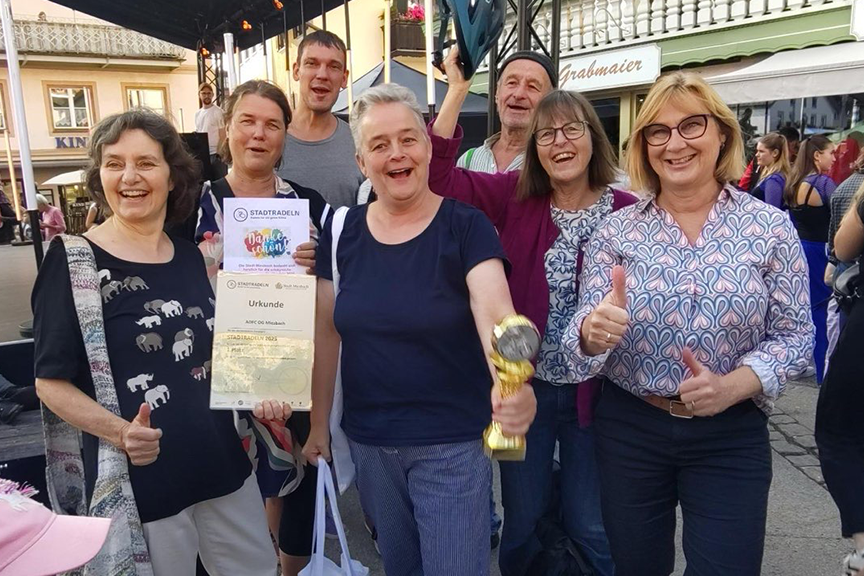 Gratulation durch die weite Bürgermeisterin