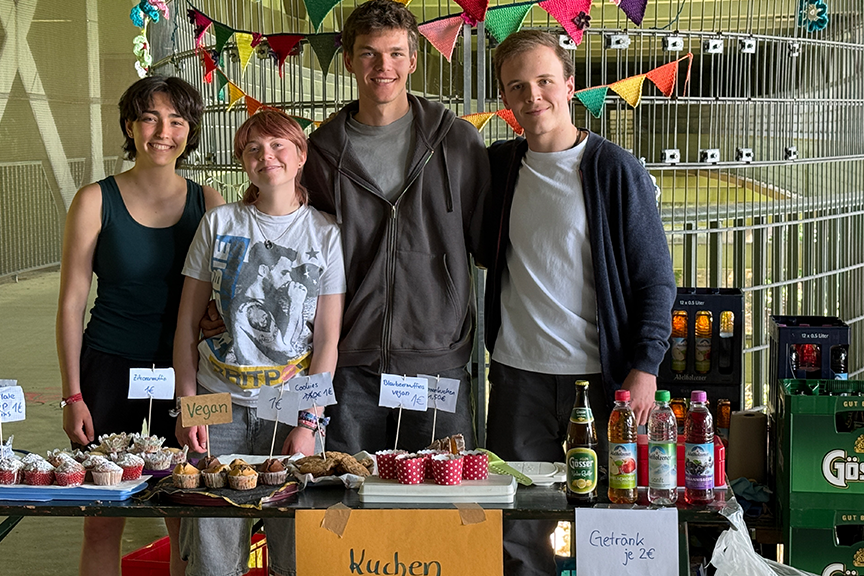 Q12 Holzkirchen - Kuchen und Getränke Team